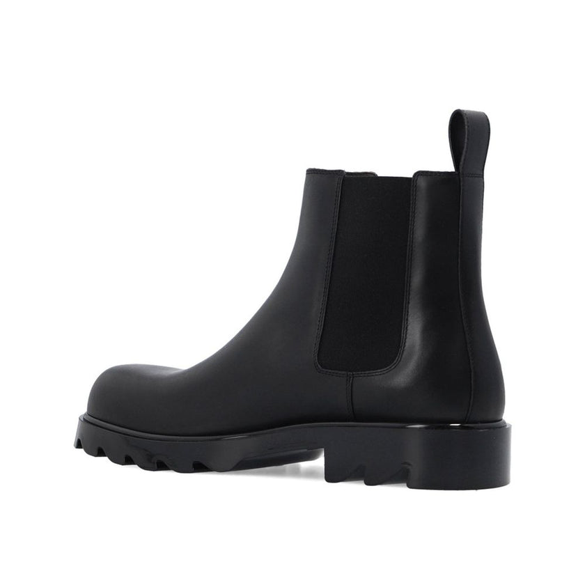 Black Calfskin Chelsea BootsDescription: – Composition: 100% calf leather – Leather lining and insole – Rubber sole – Made in Italy –Black Calfskin Chelsea Boots${tagsBottega VenetaAulae Leather Ankle Boots Bottega VenetaAulae Leather Ankle Boots Descript