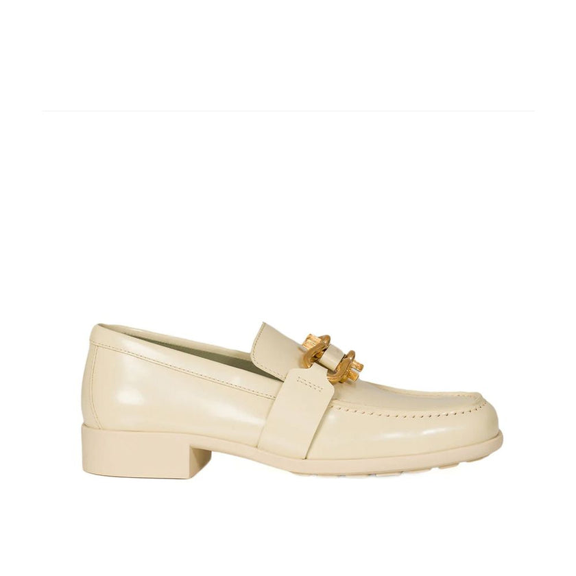 White Calfskin Slip-On LoafersDescription: – Composition: 100% calf leather – Inner: Leather – Insole: Leather – Sole: Rubber – Round toe – Gold-tone hardware – Heel 3 cm – Slip on – Made in Italy – Gender: WOMEN –White Calfskin Slip-On Loafers${tagsBotte