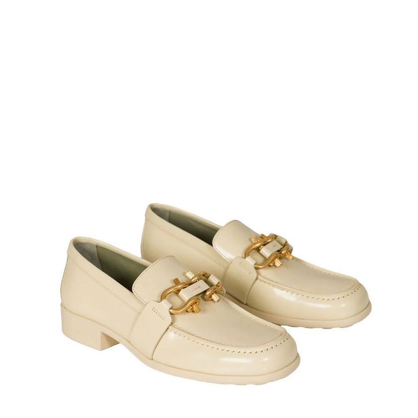 White Calfskin Slip-On LoafersDescription: – Composition: 100% calf leather – Inner: Leather – Insole: Leather – Sole: Rubber – Round toe – Gold-tone hardware – Heel 3 cm – Slip on – Made in Italy – Gender: WOMEN –White Calfskin Slip-On Loafers${tagsBotte