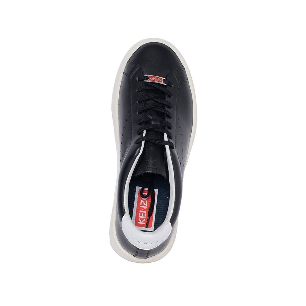 Black Calfskin Low Top SneakersDescription: – Composition: 100% calf leather – Inner: Leather – Insole: Leather – Sole: Rubber – Round toe – Perforated detail – Front lace-up closure – Side logo detail – Made in Portugal – Gender: MEN –Black Calfskin Low