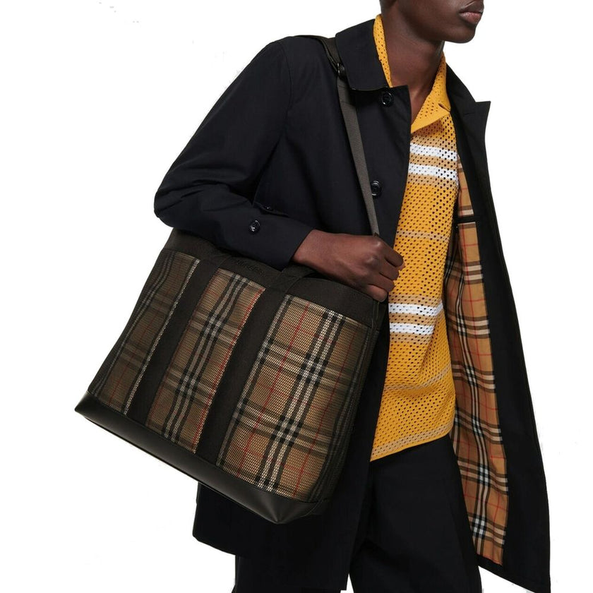 Beige Polyamide Tote BagDescription: – Composition: 100% Polyamide – Leather detail – Adjustable shoulder strap – Two top handles – front logo detail – Detachable shoulder strap – One internal compartment – Width 17 cm – Brand’s signature check – Lenght 4