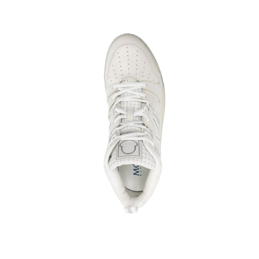White Calfskin High Top SneakersDescription: – Composition: 100% calf leather – Inner: Fabric – Insole: Leather – Sole: Rubber – Round toe – Perforated detail – Front lace-up closure – Side logo detail – Made in Italy – Gender: WOMEN –White Calfskin High