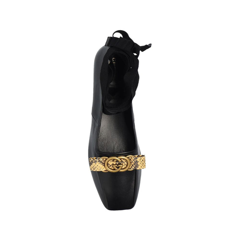 Black Calfskin Ballet FlatsDescription: – Composition: 100% calf leather – Inner: Leather – Insole: Leather – Sole: Leather – Gold-tone GG logo detail – Square toe – Made in Italy – Gender: WOMEN –Black Calfskin Ballet Flats${tagsGucciAulae Double G Balle