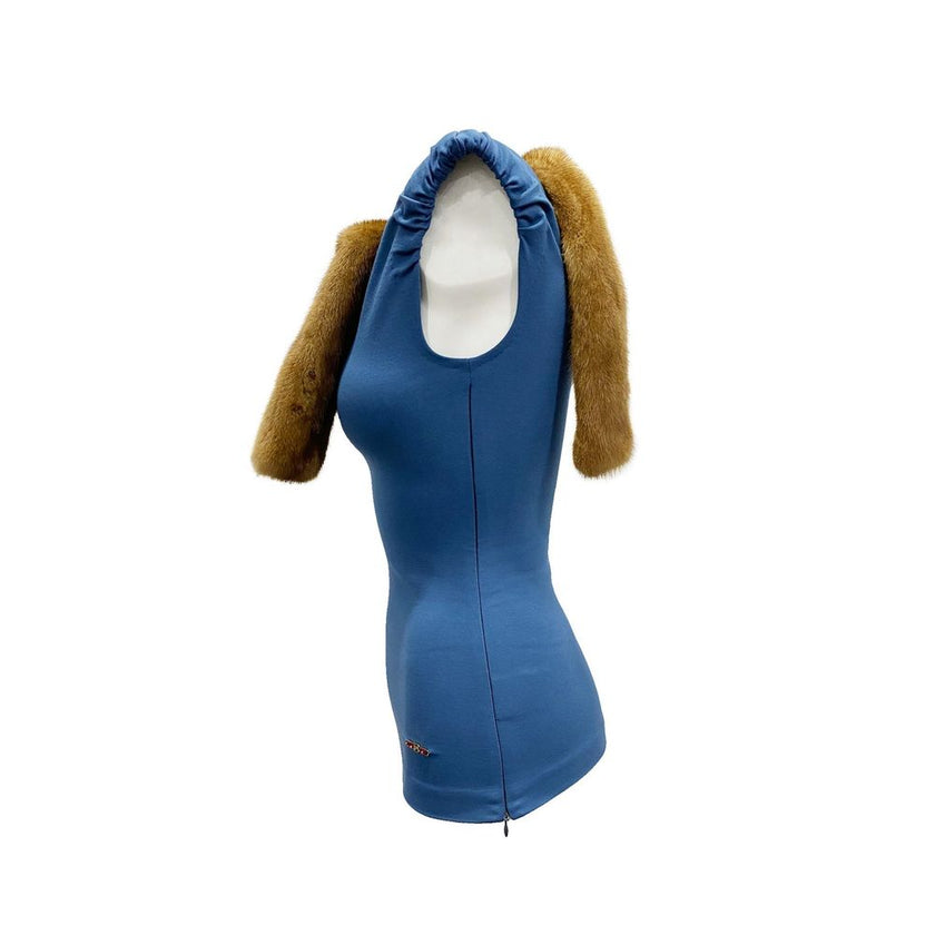 Mink Collar Sleeveless TopDescription: – Composition: 68% Viscose 27% Polyamide 5% elastane – Non detachable mink fur collar – Concealed side zip fastening – Boat neck – Gold tone logo plaque – Detachable crystal brooch – Regular fit – Specialist wash – M