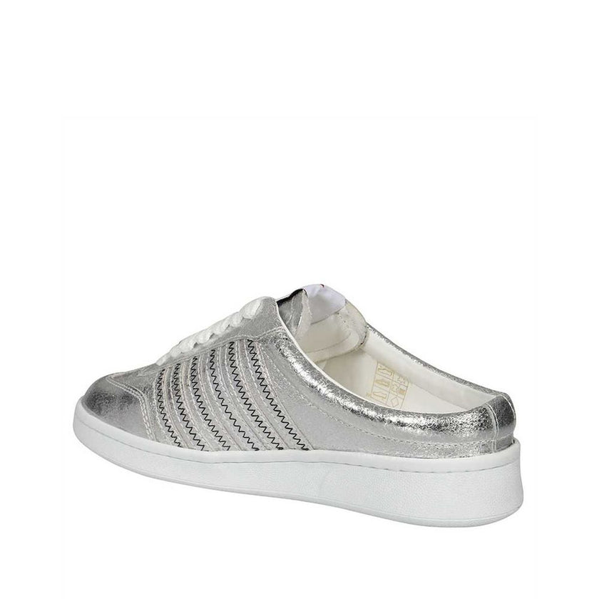 Silver Calfskin SneakersDescription: – Composition: 100% calf leather – Inner: Leather – Insole: Leather – Sole: Rubber – Round toe – Front lace-up closure – Open back – Top logo detail – Made in Italy – Gender: WOMEN –Silver Calfskin Sneakers${tagsDsquar