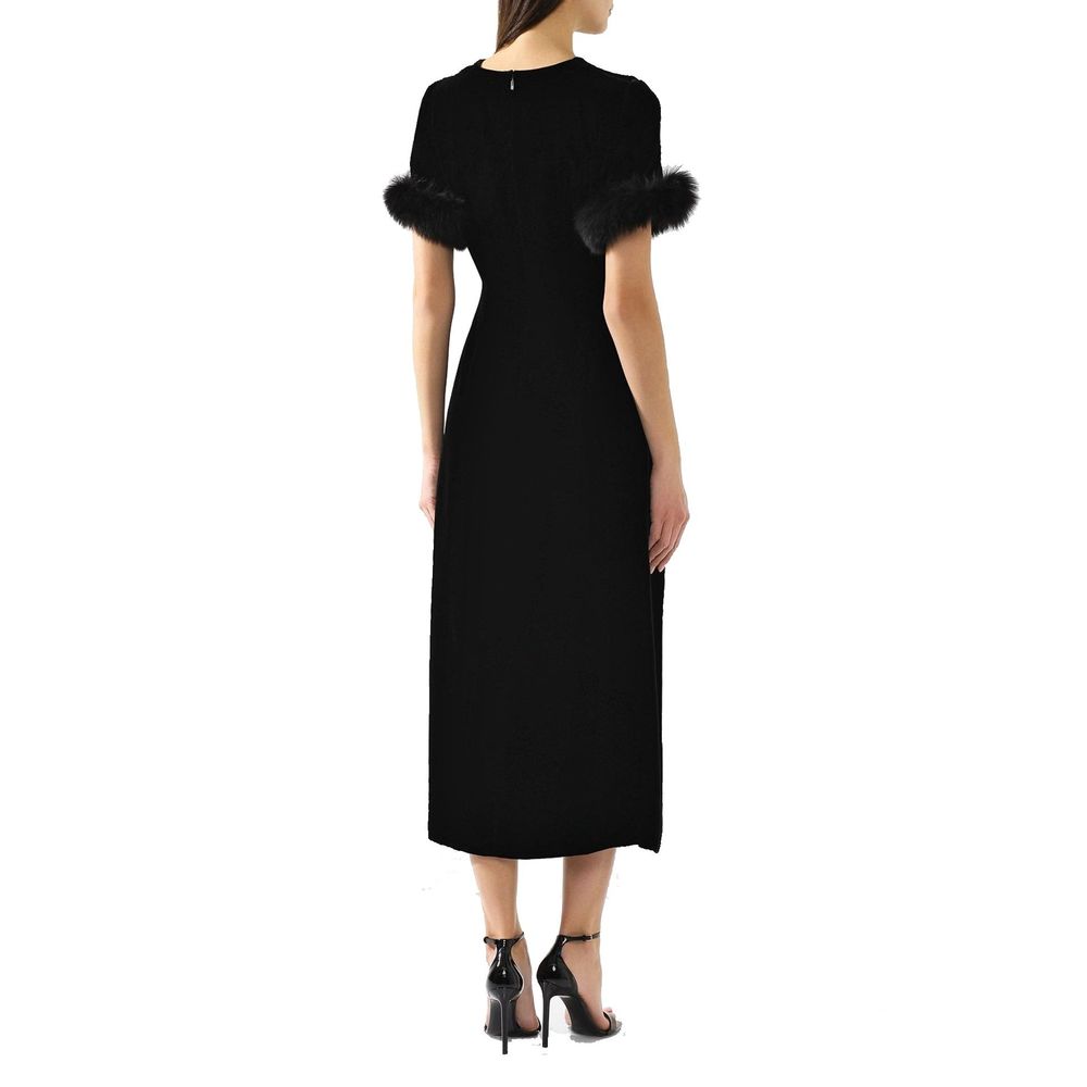 Black Viscose Casual DressDescription: – Composition: 92% Viscose 18% Silk – Fox fur trim – Short sleeves – Paillettes detail – Concealed back zip fastening – Fully lined – Regular fit – Model is 1.78m wearing size 42 – Made in Italy –Black Viscose Casual