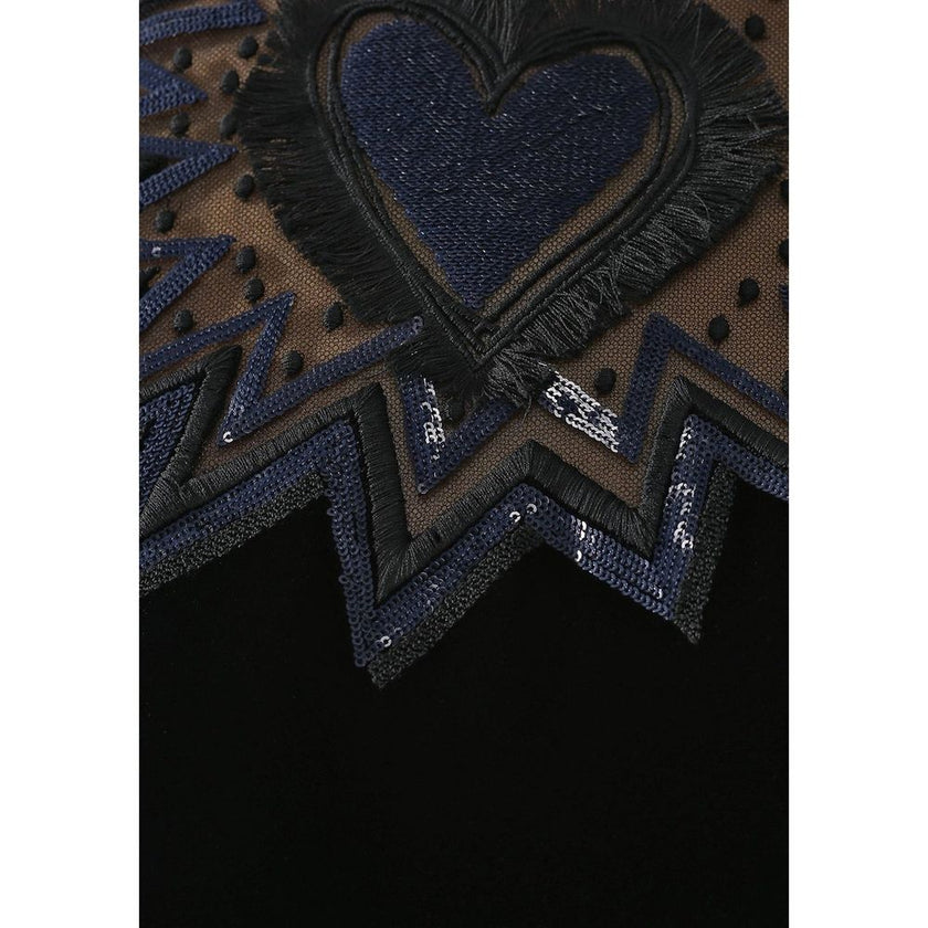 Black Viscose Casual DressDescription: – Composition: 92% Viscose 18% Silk – Fox fur trim – Short sleeves – Paillettes detail – Concealed back zip fastening – Fully lined – Regular fit – Model is 1.78m wearing size 42 – Made in Italy –Black Viscose Casual