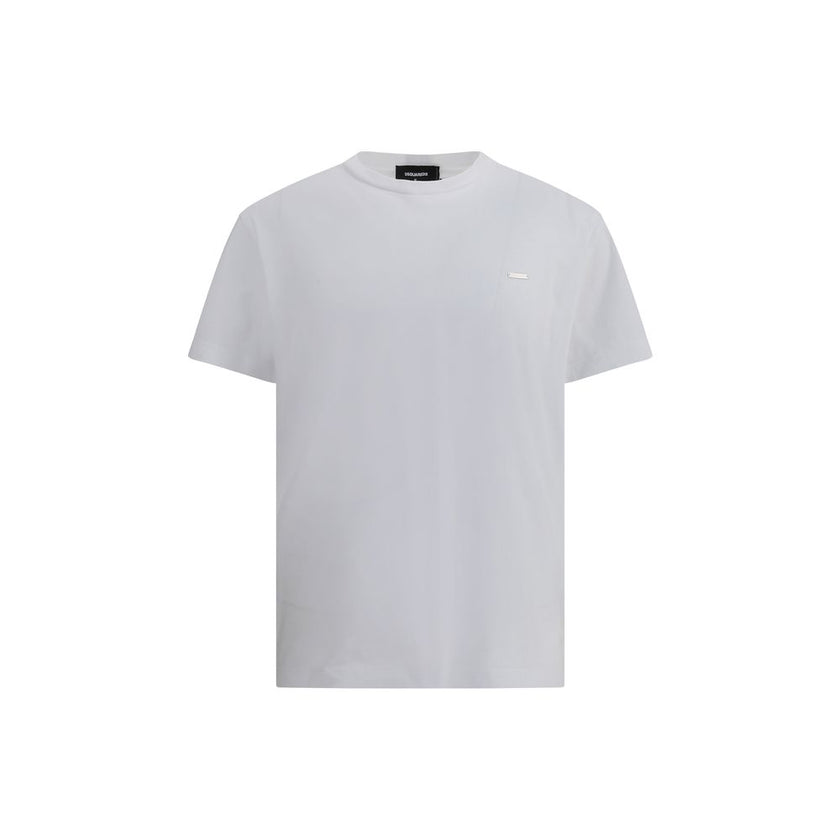 White Cotton T-ShirtDsquared2’s cotton T-Shirt is an essential garment with an urban, contemporary style. Made from soft cotton, it features a ribbed crew neck for comfort and durability. Printed on the front is the brand’s iconic contrasting monogram, a