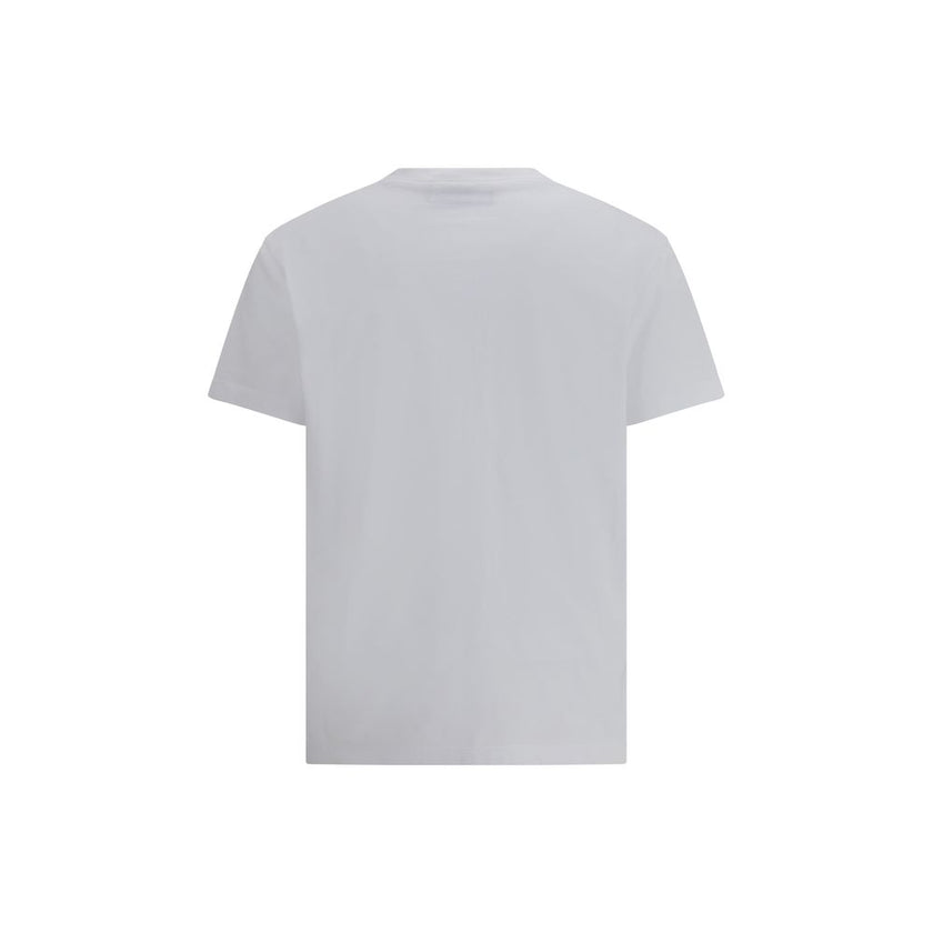 White Cotton T-ShirtDsquared2’s cotton T-Shirt is an essential garment with an urban, contemporary style. Made from soft cotton, it features a ribbed crew neck for comfort and durability. Printed on the front is the brand’s iconic contrasting monogram, a