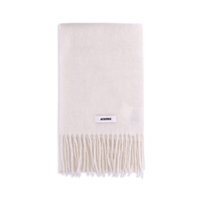 Fringed ScarfThe Jacquemus fringed Scarf is a long accessory crafted from soft mohair-alpaca. The grosgrain embroidered logo detail adds a refined touch to a warm and enveloping design. Season: AW25 Dimension: 250×250 Composition: GENERAL 28% Mohair 28% A