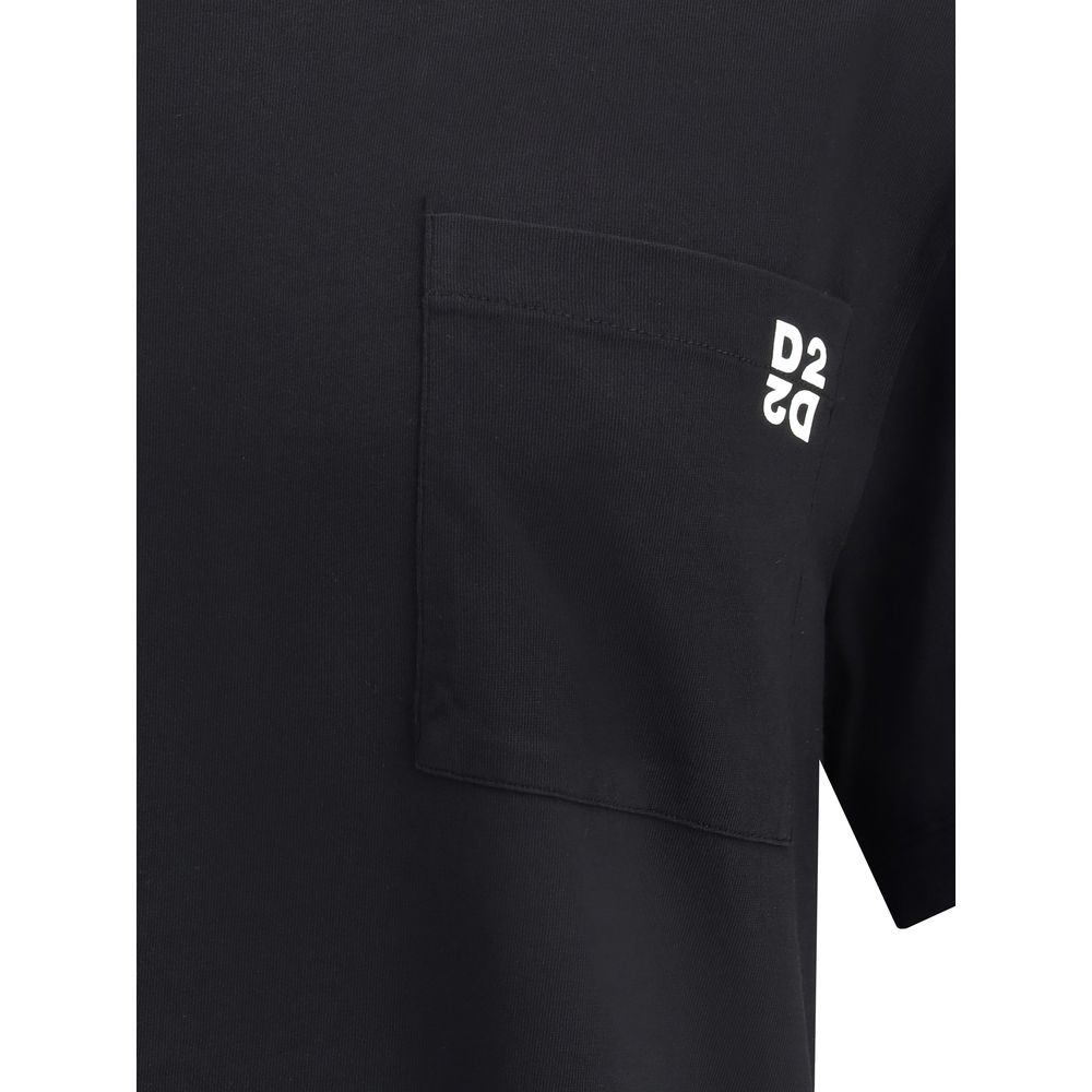 Black Cotton T-ShirtTwin pack T-shirt by Dsquared2, made of soft high-quality cotton. Crew neck model with ribbed finishes and welt pocket applied on the chest, embellished with the contrasting logo for an iconic touch. Regular fit that guarantees comfort
