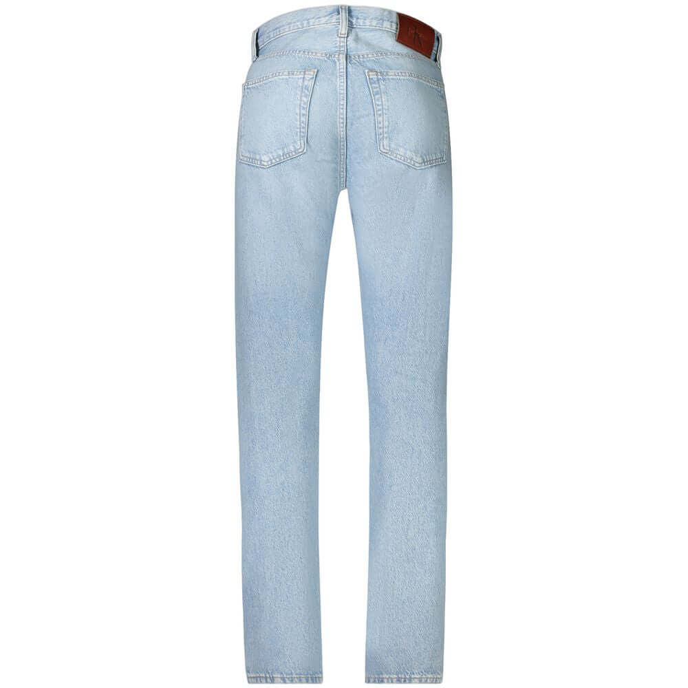 Blue Cotton Men JeansElevate your wardrobe with the timeless sophistication of Calvin Klein Standard Straight Jeans. Expertly crafted to embody the perfect fusion of classic styling and modern sensibilities, these jeans boast a washed effect for that effo