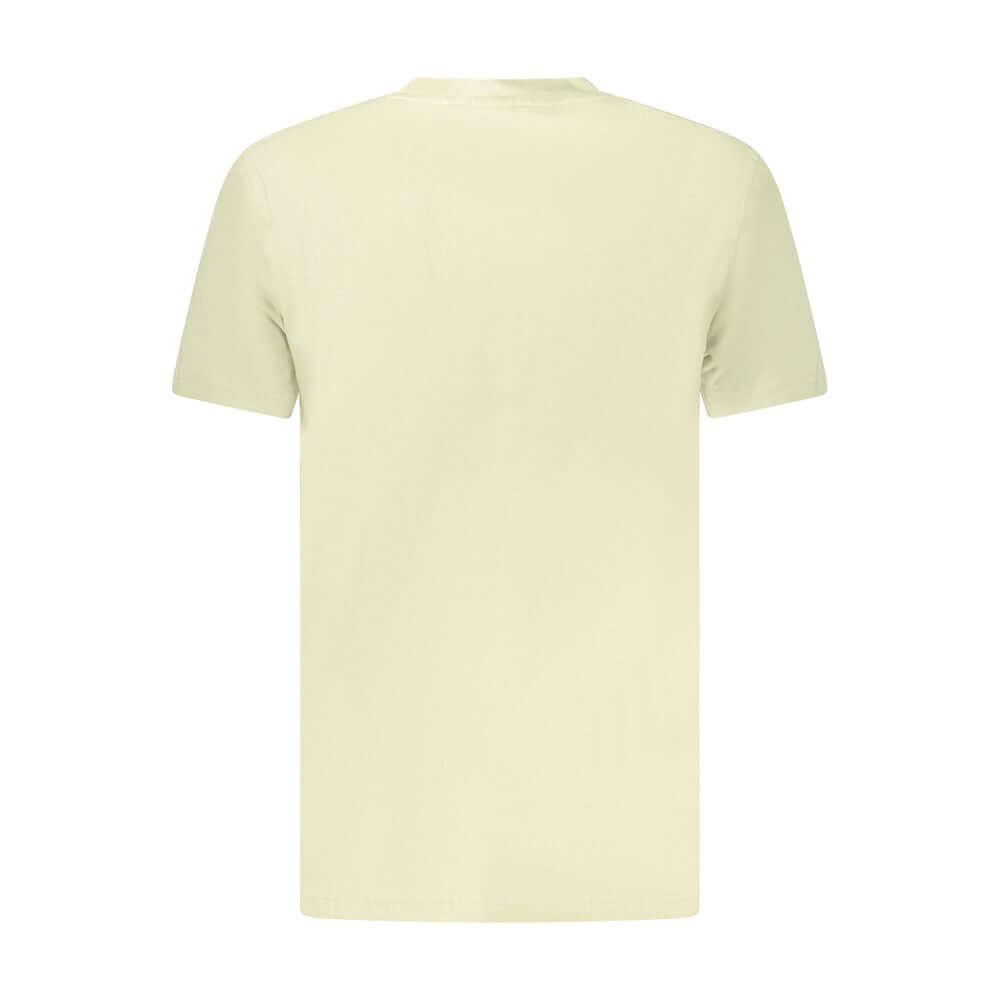 Green Cotton Men T-ShirtStep out in style and make a bold statement with this striking Hugo Boss tee. Crafted with premium organic cotton, it’s not just a fashion choice, but a nod to eco-conscious apparel. The vibrant green hue sets you apart from the cr