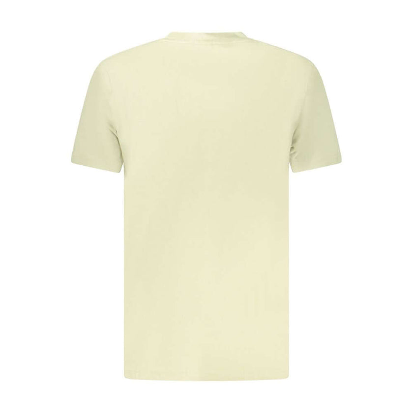Green Cotton Men T-ShirtStep out in style and make a bold statement with this striking Hugo Boss tee. Crafted with premium organic cotton, it’s not just a fashion choice, but a nod to eco-conscious apparel. The vibrant green hue sets you apart from the cr