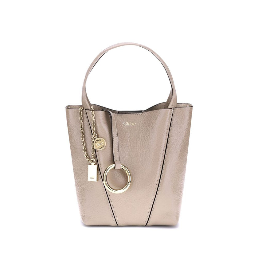 Beige Calf Leather Bos Taurus Shoulder BagThe Spin Shoulder Bag by Chloé, crafted by shiny grained leather, features an elegant design with two flat top handles and an adjustable shoulder strap. The closure is secured by a magnetic button, while the detai