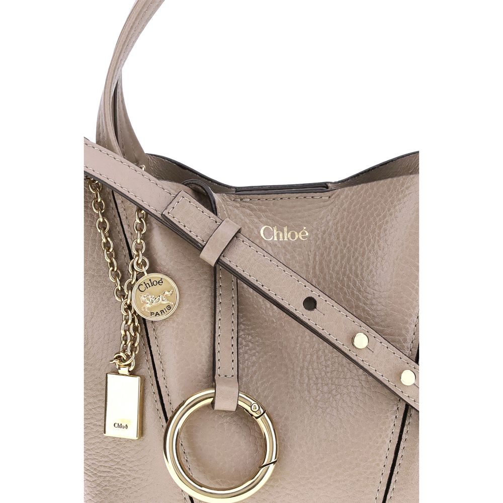 Beige Calf Leather Bos Taurus Shoulder BagThe Spin Shoulder Bag by Chloé, crafted by shiny grained leather, features an elegant design with two flat top handles and an adjustable shoulder strap. The closure is secured by a magnetic button, while the detai