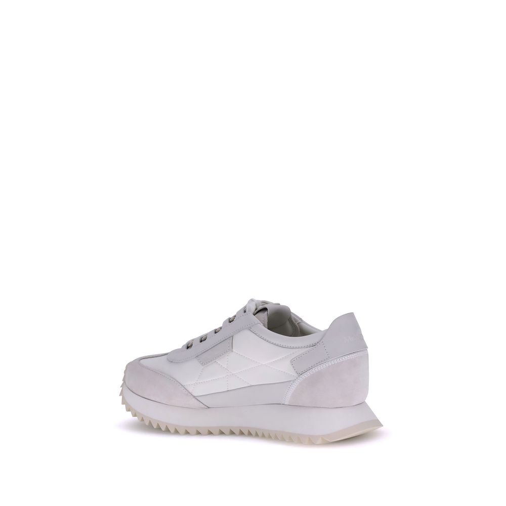 White Polyamide Low Top SneakersMoncler’s Pacey2 Sneakers are lightweight and flexible, perfect as a city sneaker for casual and sophisticated style. The low-top model combines nylon, suede and nubuck leather uppers, offering a mix of high-quality materia