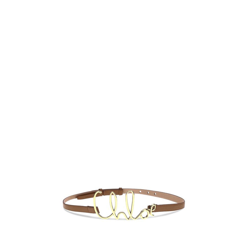 Brown Calf Leather Bos Taurus Thin BeltChloé’s C Belt is crafted from high-quality calfskin leather, combined with golden brass details that enhance its elegance. The snap-button closure provides practicality and security, while the slim silhouette makes