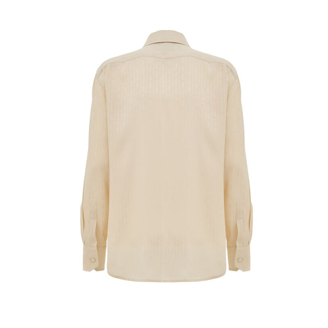 Beige Silk Pattern ShirtBeige Silk Shirt Horsebit Print Gucci. Classic collar, front fastening with fabric-covered buttons. Tone-on-tone stripes with allover horsebit print, rounded at the bottom. Composition: 100% Silk Internal SKU: 25GIU203 Brand SKU: 7