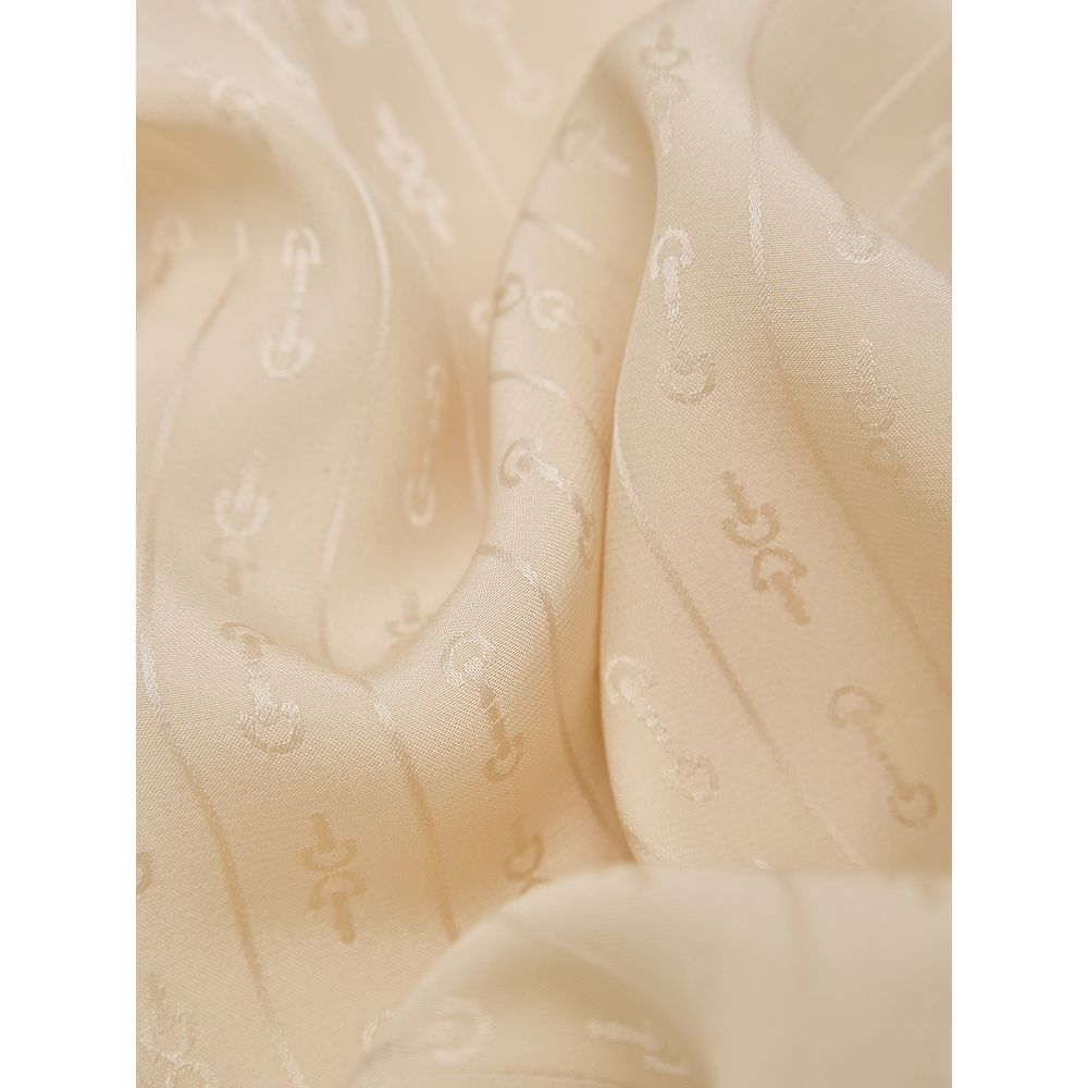 Beige Silk Pattern ShirtBeige Silk Shirt Horsebit Print Gucci. Classic collar, front fastening with fabric-covered buttons. Tone-on-tone stripes with allover horsebit print, rounded at the bottom. Composition: 100% Silk Internal SKU: 25GIU203 Brand SKU: 7