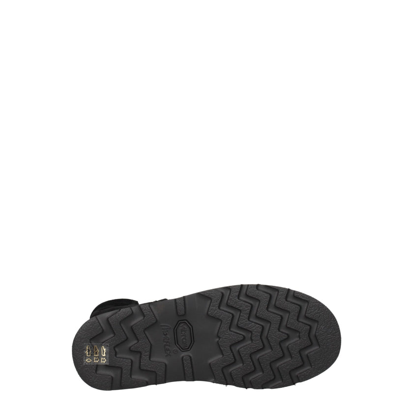 Black Leather Ankle BootsDescription: The product with MPN PFC62BT707L5899 and code F74151 suede in black is a ankle boots designed by Kenzo. It has features like side detail, back logo, fur inside. Additional Info: Style: Casual Closing type: Buckle Clos