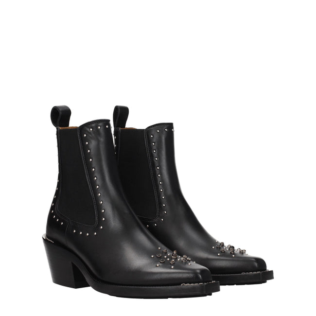 Black Leather Ankle BootsDescription: The product with MPN CHC22W705AV001 and code F77636 leather in black is a ankle boots designed by Chloé. It has features like studs, stones. Additional Info: Color details: Silver Style: Casual Materials: Leather Shoe
