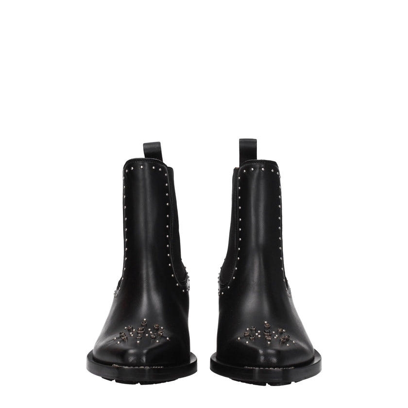 Black Leather Ankle BootsDescription: The product with MPN CHC22W705AV001 and code F77636 leather in black is a ankle boots designed by Chloé. It has features like studs, stones. Additional Info: Color details: Silver Style: Casual Materials: Leather Shoe