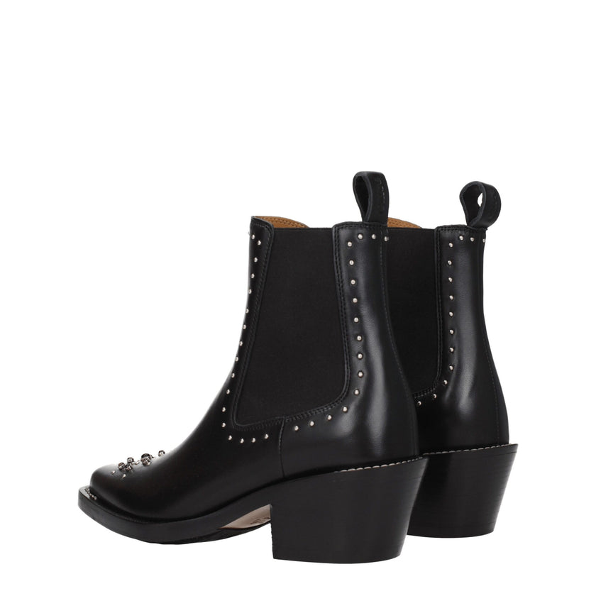 Black Leather Ankle BootsDescription: The product with MPN CHC22W705AV001 and code F77636 leather in black is a ankle boots designed by Chloé. It has features like studs, stones. Additional Info: Color details: Silver Style: Casual Materials: Leather Shoe