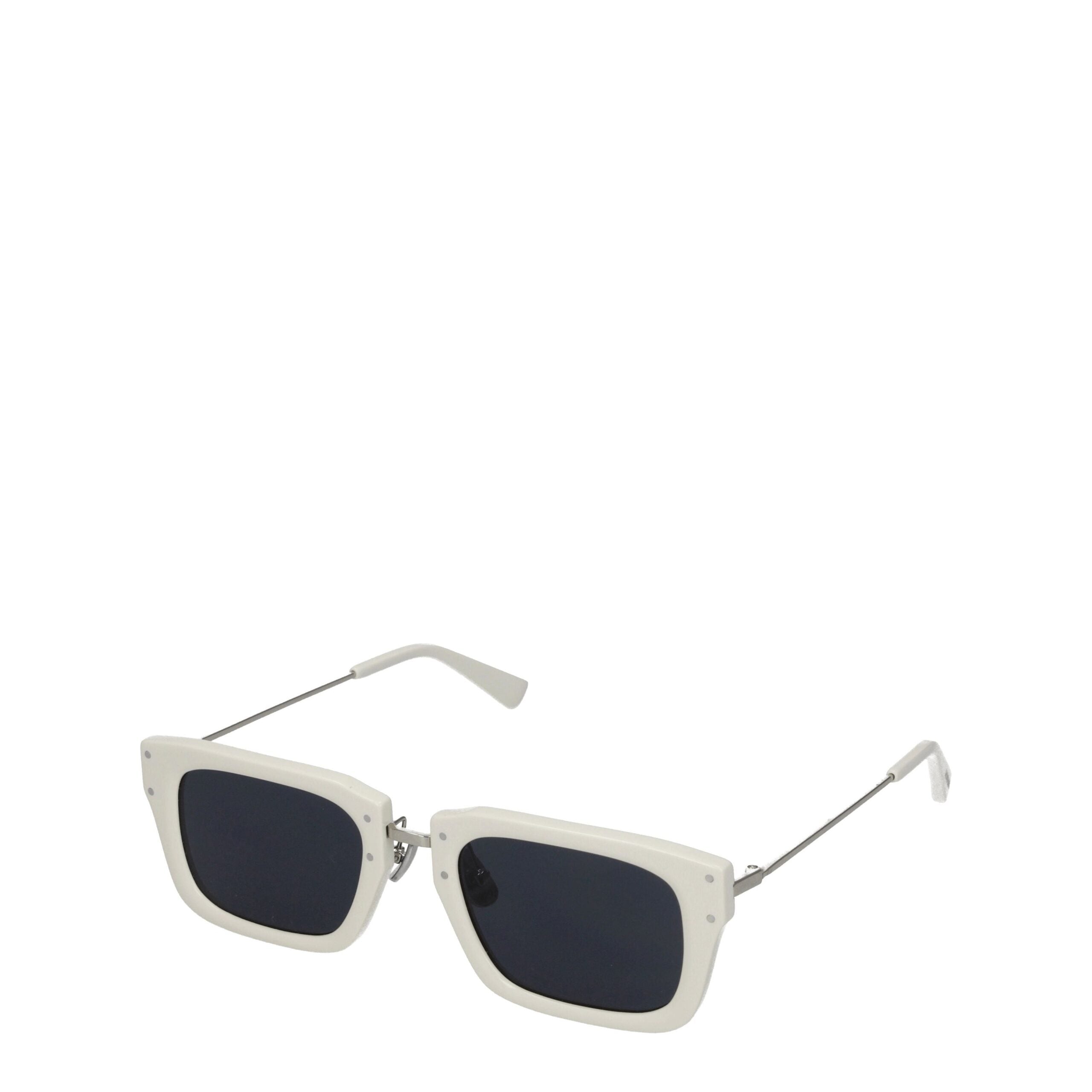 White Acetate SunglassesDescription: The product with MPN 226AC4315041110 and code F78001 acetate in white is a sunglasses designed by Jacquemus. Additional Info: Arm length: 15.5 cm Frame materials: Acetate frame Lens diameter: 5.1 cm Lens: Dark Protecti