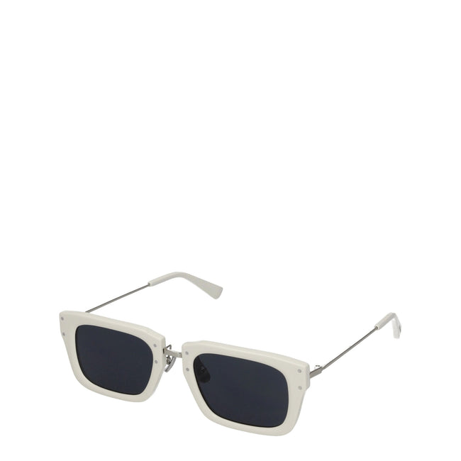 White Acetate SunglassesDescription: The product with MPN 226AC4315041110 and code F78001 acetate in white is a sunglasses designed by Jacquemus. Additional Info: Arm length: 15.5 cm Frame materials: Acetate frame Lens diameter: 5.1 cm Lens: Dark Protecti