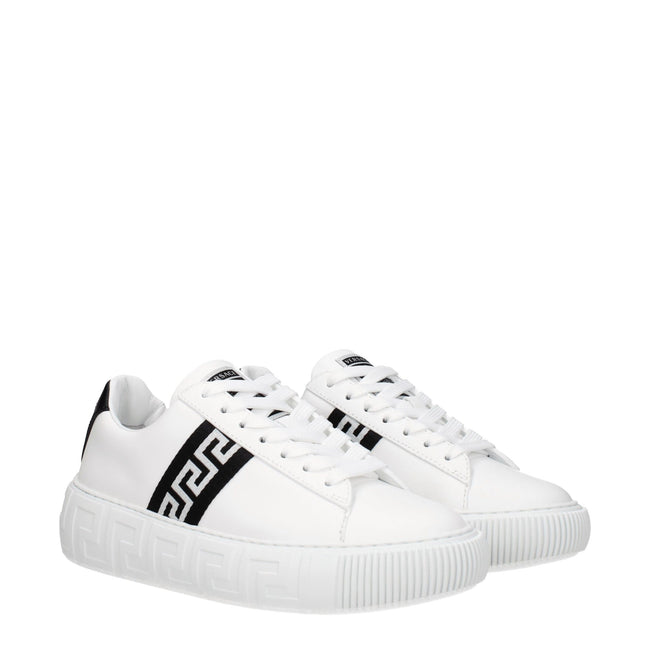 White Leather Low Top SneakersDescription: The product with MPN 10041841A007752W020 and code F78138 leather in white is a sneakers designed by Versace. It has features like front logo. Additional Info: Style: Casual Closing type: Lace up Closure Materials