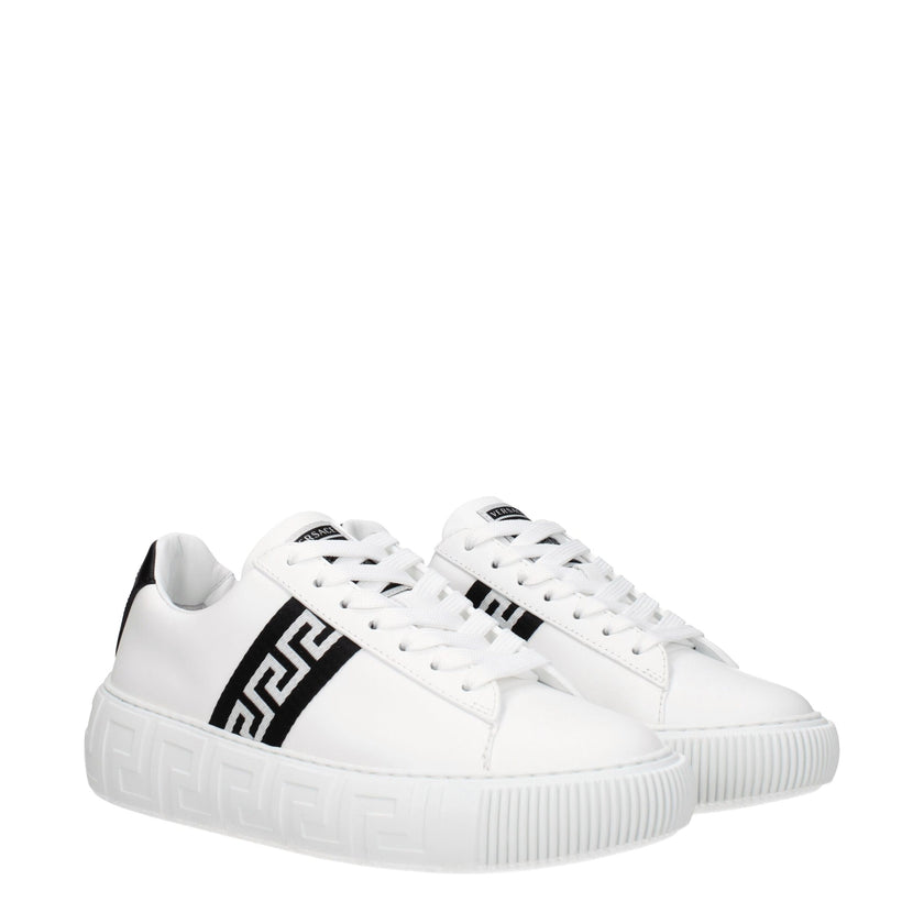 White Leather Low Top SneakersDescription: The product with MPN 10041841A007752W020 and code F78138 leather in white is a sneakers designed by Versace. It has features like front logo. Additional Info: Style: Casual Closing type: Lace up Closure Materials