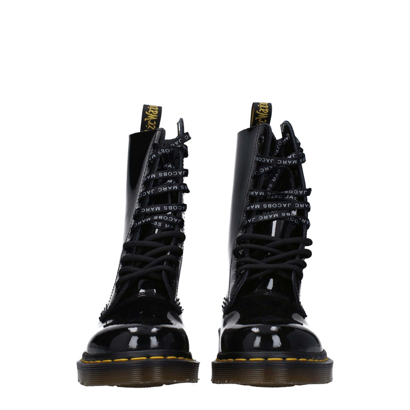 Black Leather Ankle BootsDescription: The product with MPN D1490MJ25005001 and code F78540 patent leather in black is a ankle boots designed by Dr. Martens. Additional Info: Style: Casual Closing type: Lace up Closure Materials: Patent Leather Shoe sole: