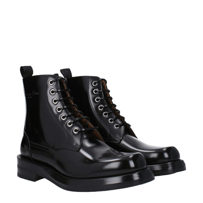 Black Leather Ankle BootsDescription: The product with MPN 3BO305ZJQ969 and code F79019 leather in black is a ankle boots designed by Christian Dior. It has features like side logo, back logo. Additional Info: Style: Casual Closing type: Lace up Closure M