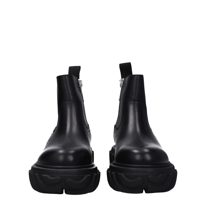 Black Leather Ankle BootsDescription: The product with MPN OMID029LEA0011010 and code F79083 leather in black is a ankle boots designed by Off-White. It has features like side logo. Additional Info: Style: Casual Closing type: Zip Closure Materials: Leath