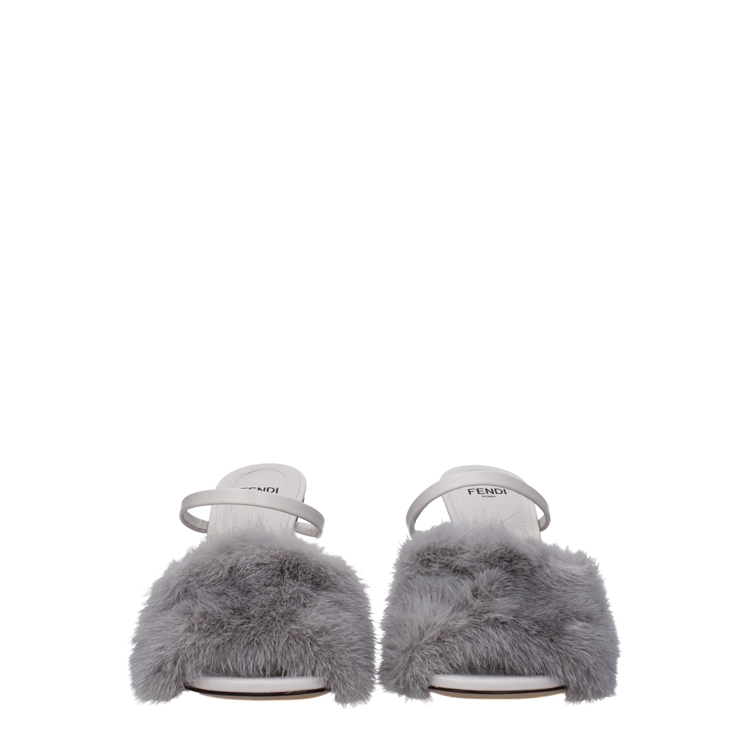 Graue Leder-Mink-Sandalen mit seitlichem Logo