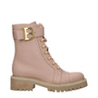 Beige Leather Ankle BootsDescription: The product with MPN TC502LVTO0AP and code F79700 leather in beige is a ankle boots designed by Balmain. It has features like side logo. Additional Info: Style: Sporty Glam Closing type: Lace up Closure Materials: Lea