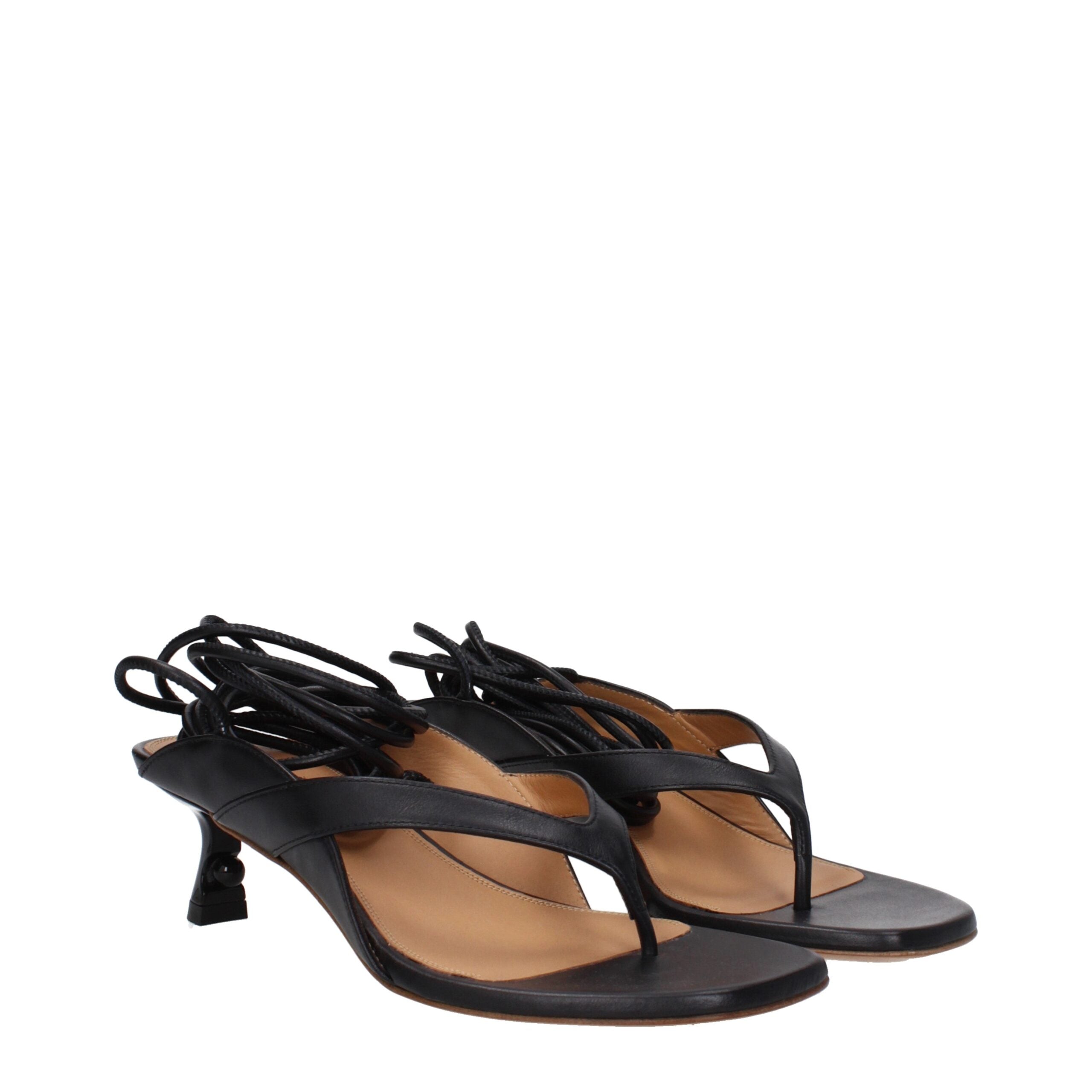 Black Leather Flip-Flop SandalsDescription: The product with MPN OWIH057LEA0011009 and code F80830 leather in black is a flip flops designed by Off-White. It has features like self tie closure. Additional Info: Closing type: Self tie Closures Shoe sole: L