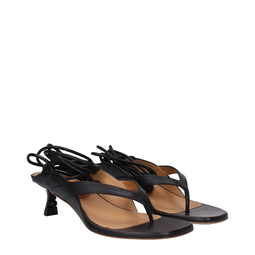 Black Leather Flip-Flop SandalsDescription: The product with MPN OWIH057LEA0011009 and code F80830 leather in black is a flip flops designed by Off-White. It has features like self tie closure. Additional Info: Closing type: Self tie Closures Shoe sole: L