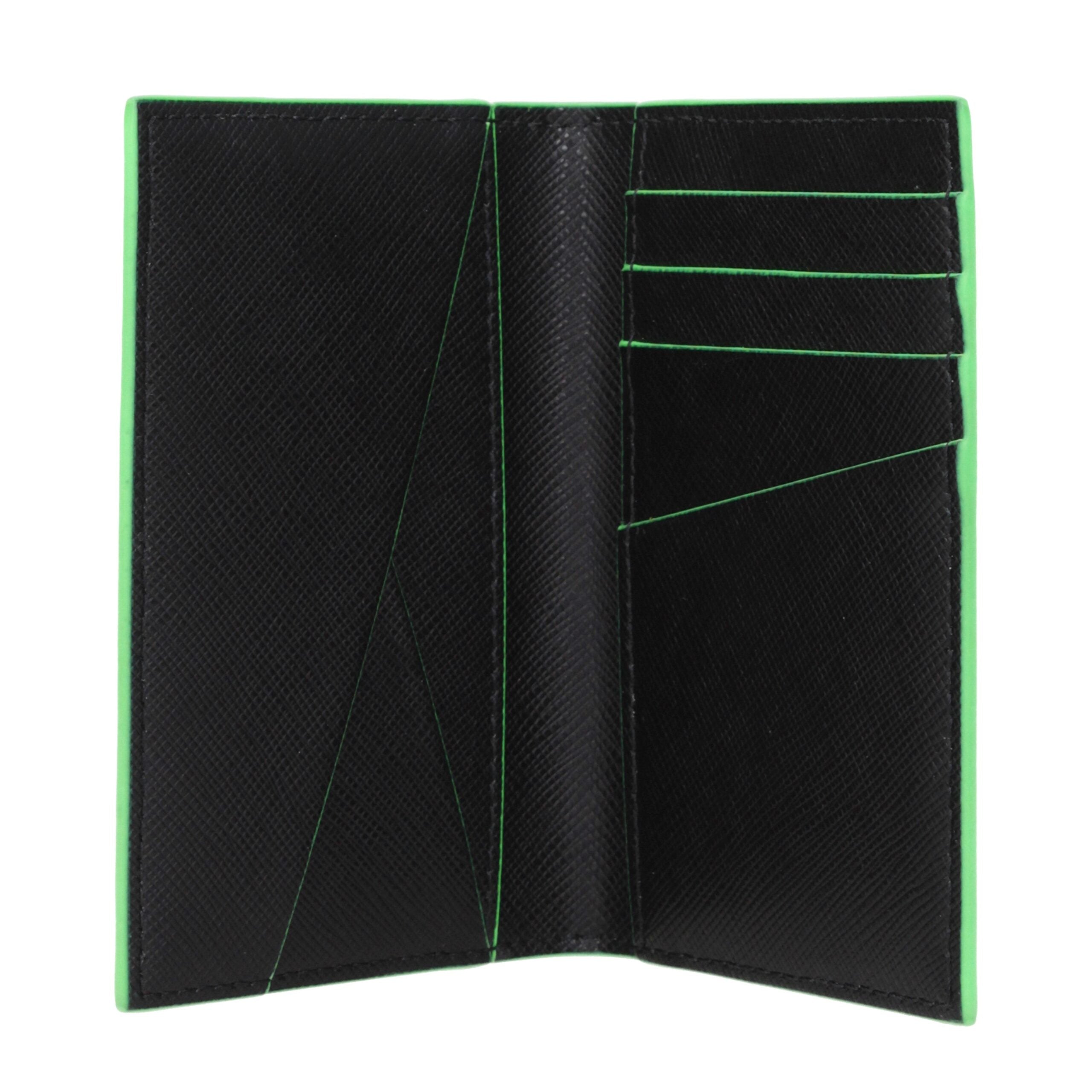 Black Leather CardholderDescription: The product with MPN OMND083LEA0011070 and code F81062 leather in black is a document holders designed by Off-White. It has features like front logo, back logo. Additional Info: Card holder(s): 9 Measurements: 1.5×7.5×