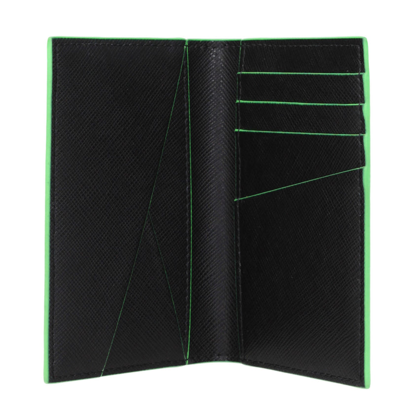 Black Leather CardholderDescription: The product with MPN OMND083LEA0011070 and code F81062 leather in black is a document holders designed by Off-White. It has features like front logo, back logo. Additional Info: Card holder(s): 9 Measurements: 1.5×7.5×