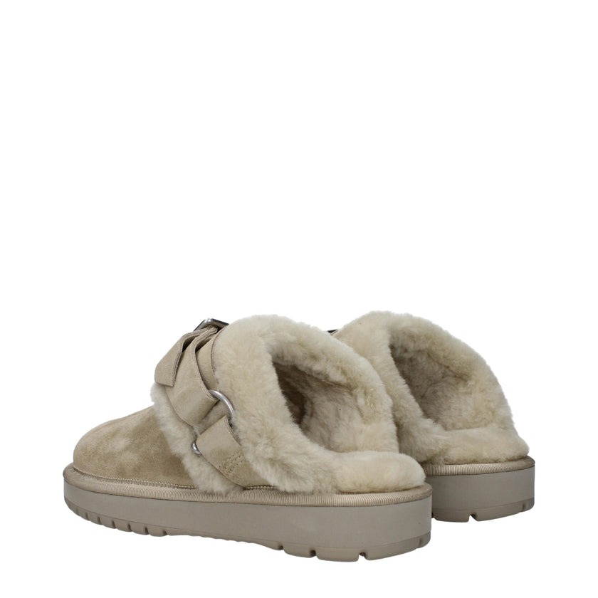 Green Leather SlippersDescription: The product with MPN 8095351 and code F82605 suede in green is a slippers and clogs designed by Burberry. It has features like fur detail. Additional Info: Style: Casual Closing type: Buckle Closure Shoe sole: Rubber Sho