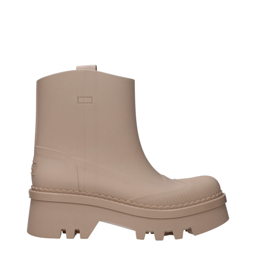 Pink Cotton Ankle BootsDescription: The product with MPN CHC23A904FP26G and code F78589 rubber in pink is a ankle boots designed by Chloé. It has features like back logo. Additional Info: Style: Street Materials: Rubber Shoe sole: Rubber Heel height: 5.5
