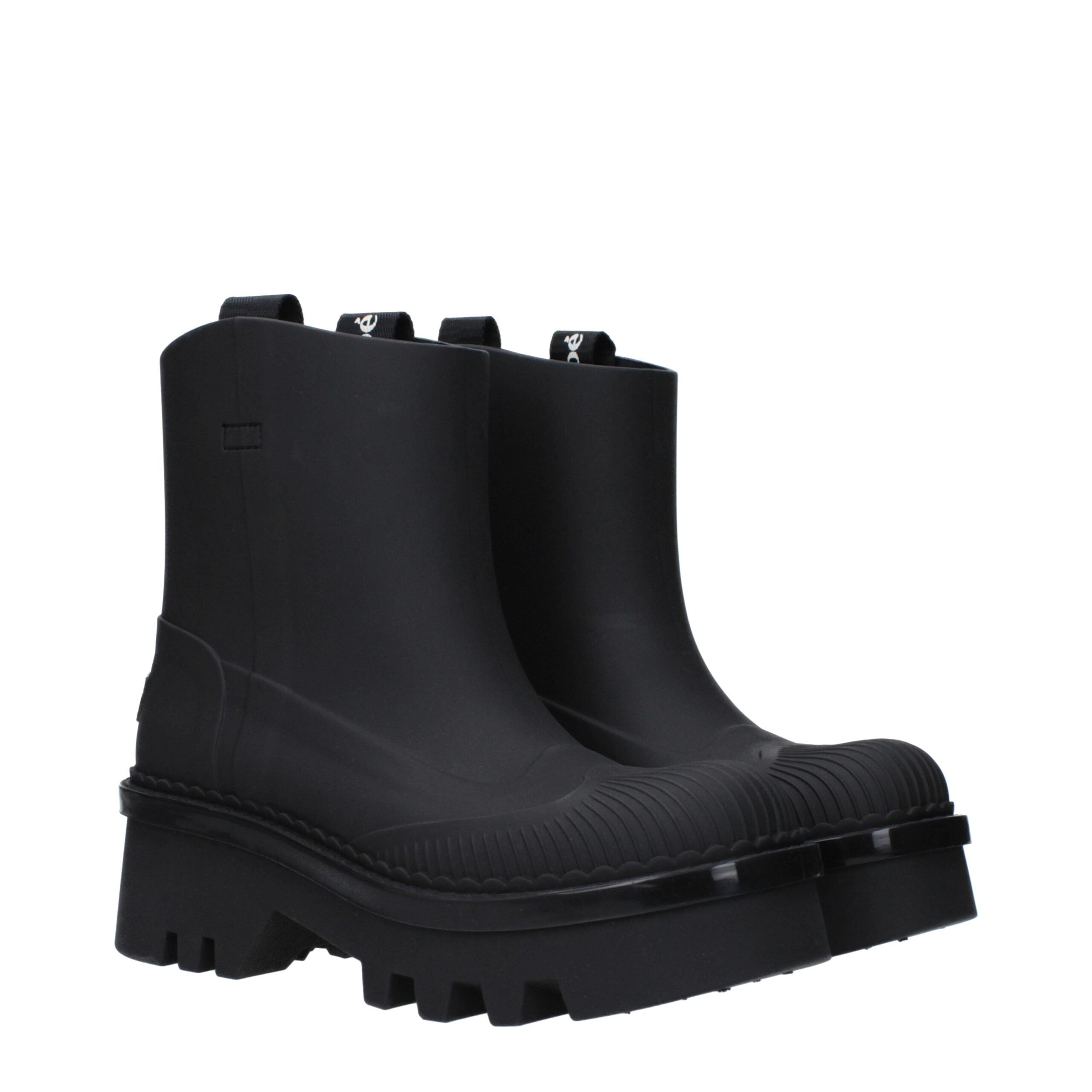 Black Cotton Ankle BootsDescription: The product with MPN CHC23A904FP001 and code F78589 rubber in black is a ankle boots designed by Chloé. It has features like back logo. Additional Info: Style: Street Materials: Rubber Shoe sole: Rubber Heel height: 5.
