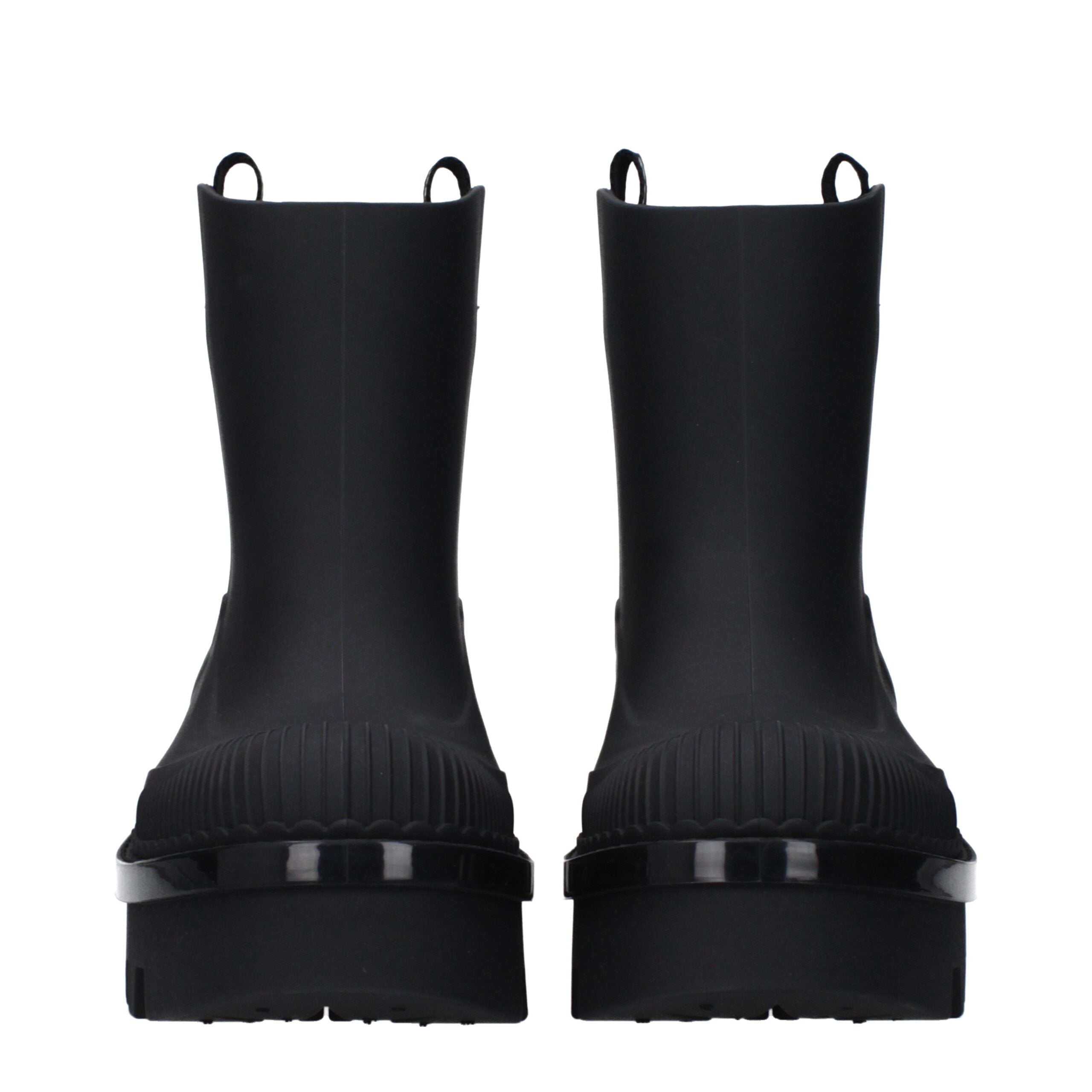 Black Cotton Ankle BootsDescription: The product with MPN CHC23A904FP001 and code F78589 rubber in black is a ankle boots designed by Chloé. It has features like back logo. Additional Info: Style: Street Materials: Rubber Shoe sole: Rubber Heel height: 5.
