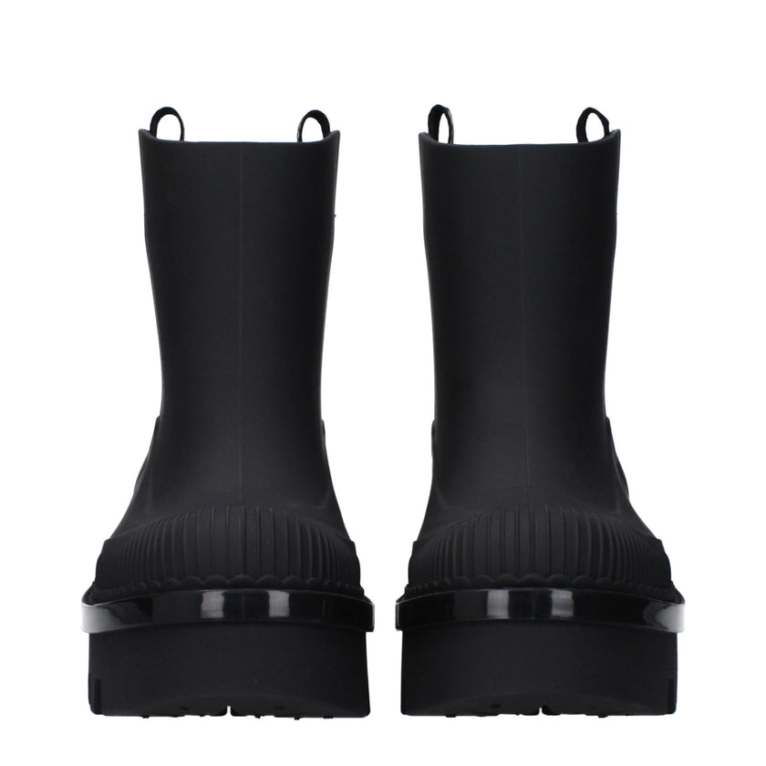 Black Cotton Ankle BootsDescription: The product with MPN CHC23A904FP001 and code F78589 rubber in black is a ankle boots designed by Chloé. It has features like back logo. Additional Info: Style: Street Materials: Rubber Shoe sole: Rubber Heel height: 5.