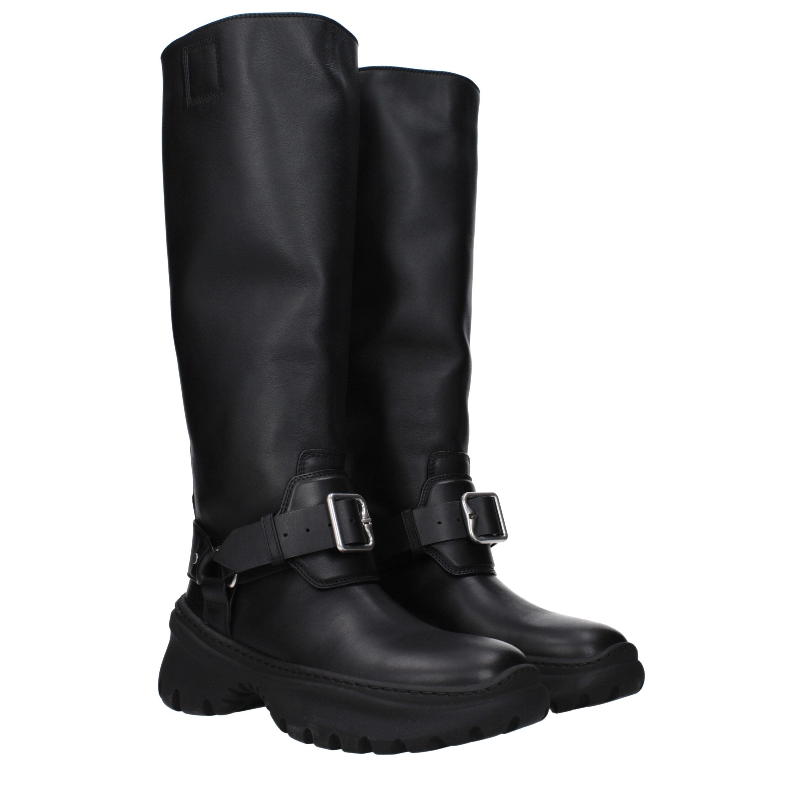 Black Leather BootsDescription: The product with MPN 8096904 and code F82616 leather in black is a boots designed by Burberry. It has features like front detail, vintage effect. Additional Info: Color details: Silver Style: Casual Materials: Leather Shoe
