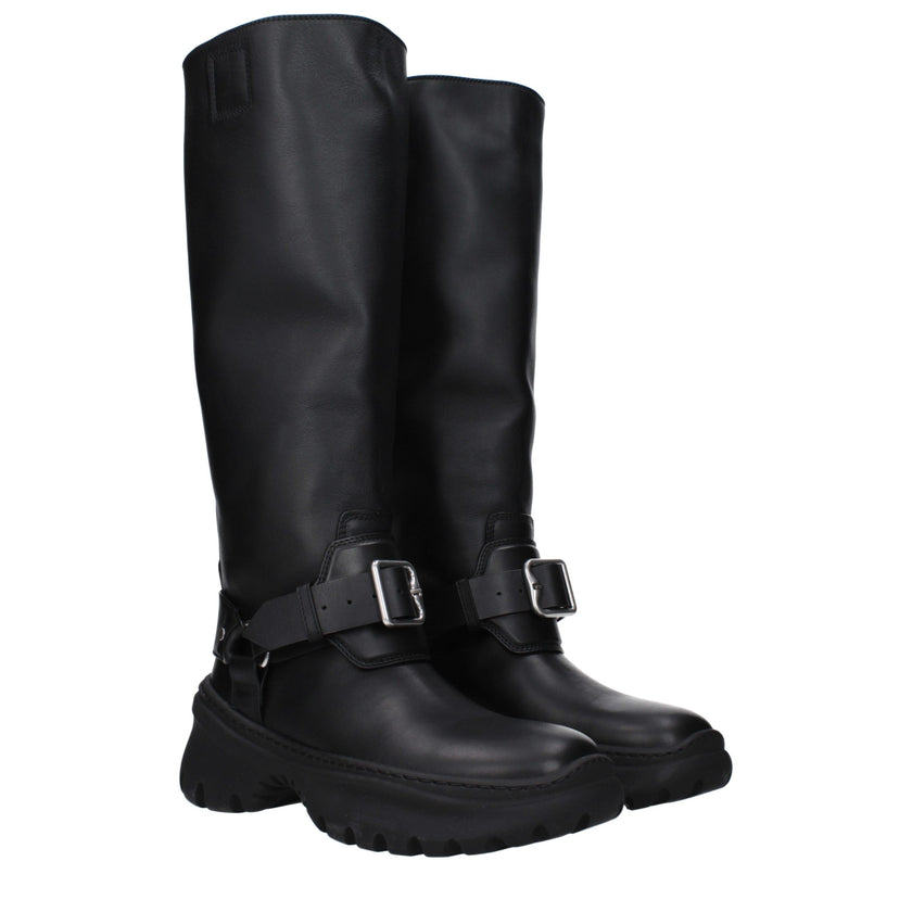 Black Leather BootsDescription: The product with MPN 8096904 and code F82616 leather in black is a boots designed by Burberry. It has features like front detail, vintage effect. Additional Info: Color details: Silver Style: Casual Materials: Leather Shoe