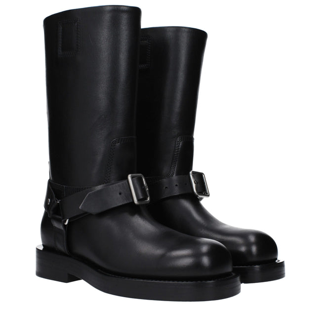 Black Leather BootsDescription: The product with MPN 8077392 and code F82845 leather in black is a boots designed by Burberry. Additional Info: Style: Casual Closing type: Buckle Closure Shoe sole: Leather Heel height: 3.5 cm Shoe tip: Round toe Heel type