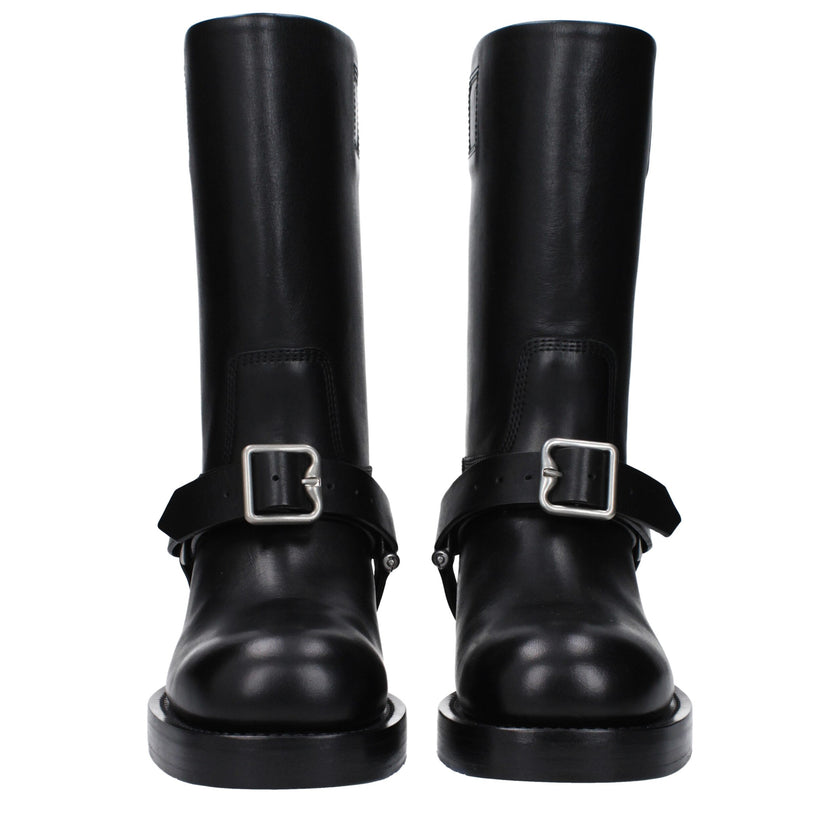Black Leather BootsDescription: The product with MPN 8077392 and code F82845 leather in black is a boots designed by Burberry. Additional Info: Style: Casual Closing type: Buckle Closure Shoe sole: Leather Heel height: 3.5 cm Shoe tip: Round toe Heel type